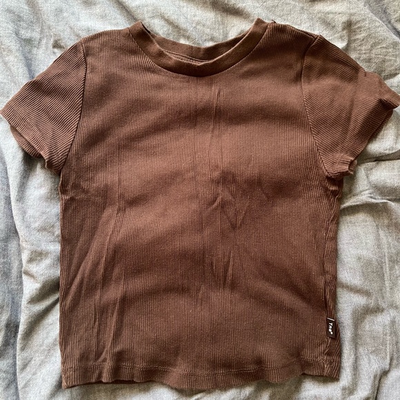 Aritzia TNA baby tee - Picture 1 of 2